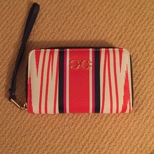 C. Wonder wallet/wristlet